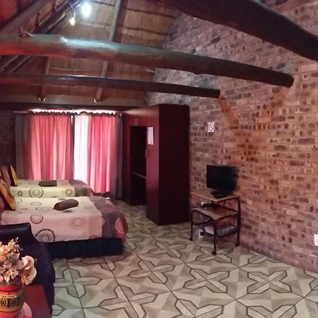 Pride Rock Accommodation 미델뷔르흐 외부 사진