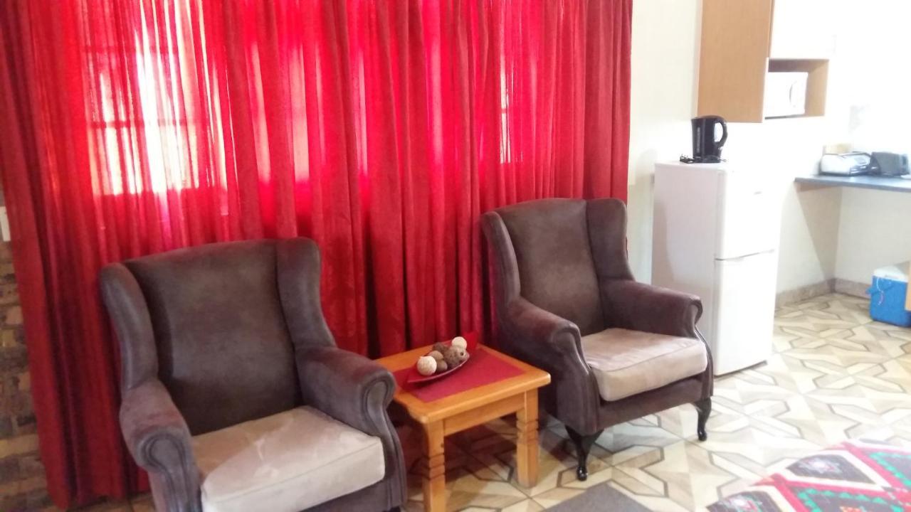 Pride Rock Accommodation 미델뷔르흐 외부 사진