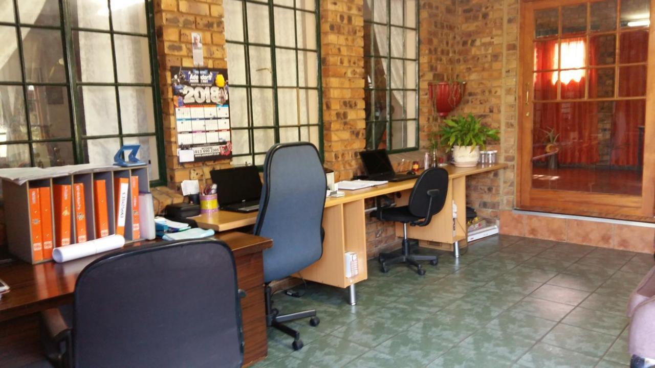 Pride Rock Accommodation 미델뷔르흐 외부 사진