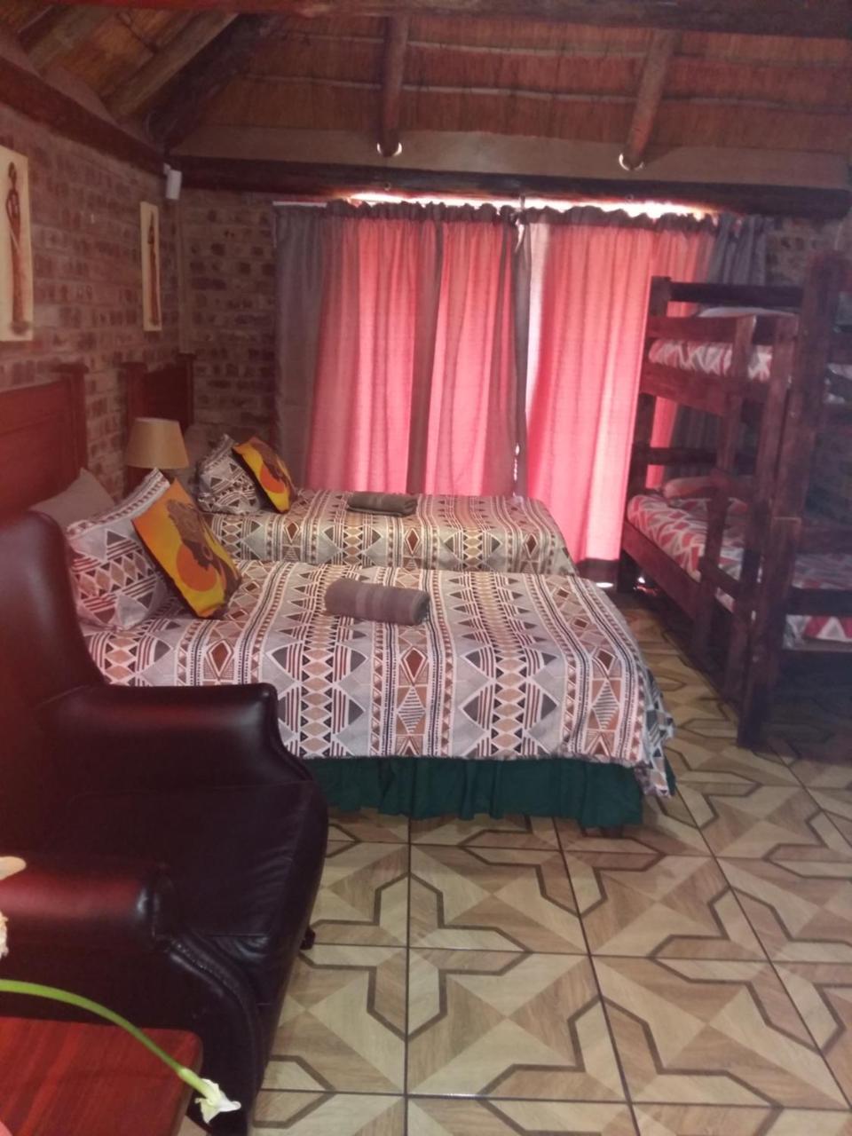 Pride Rock Accommodation 미델뷔르흐 외부 사진